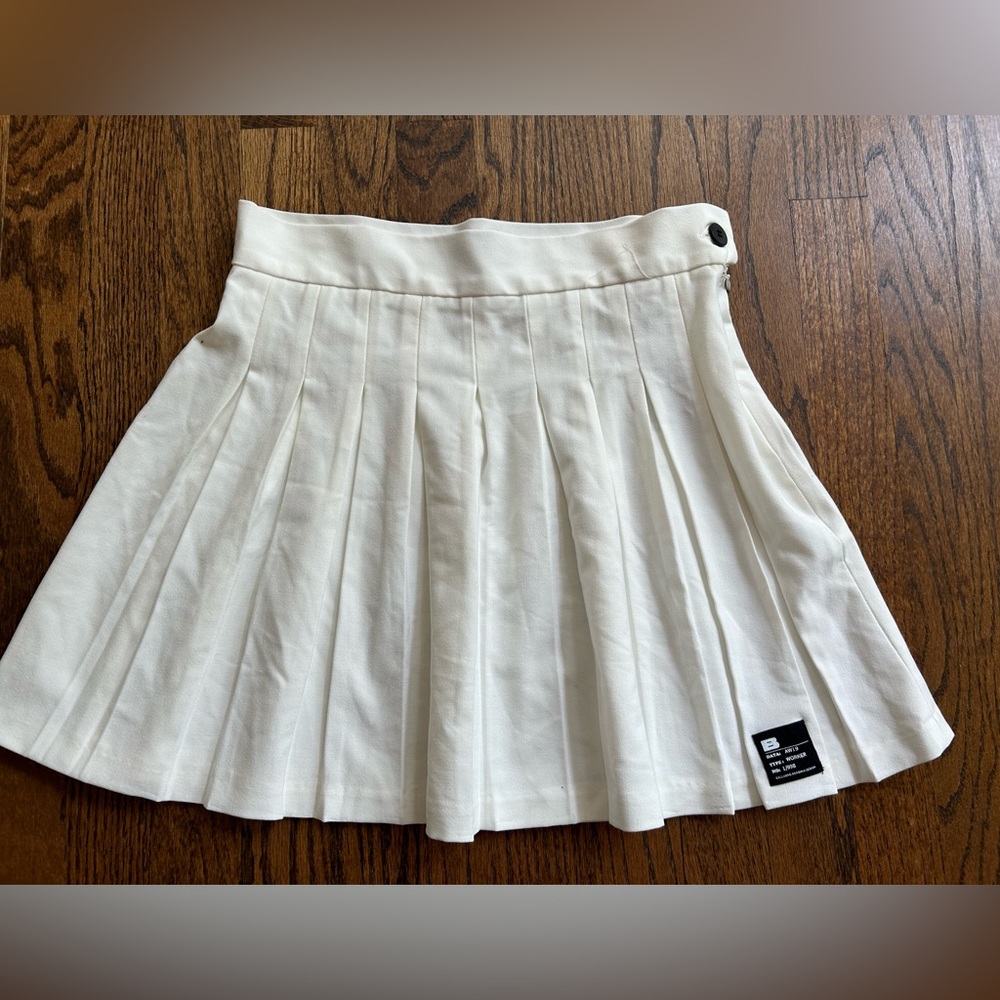 Bershka Never Worn White Pleated Short Skirt Size M